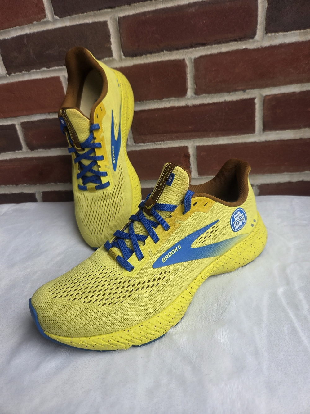 Brooks Launch 8 Women’s Size 9 Yellow Blue Running Shoes Sneakers